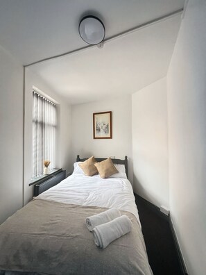 2 bedrooms, iron/ironing board, travel cot, free WiFi