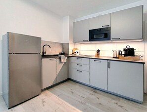 Fridge, microwave, stovetop, dishwasher