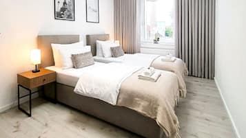 1 habitación, tabla de planchar con plancha, cuna de viaje y wifi