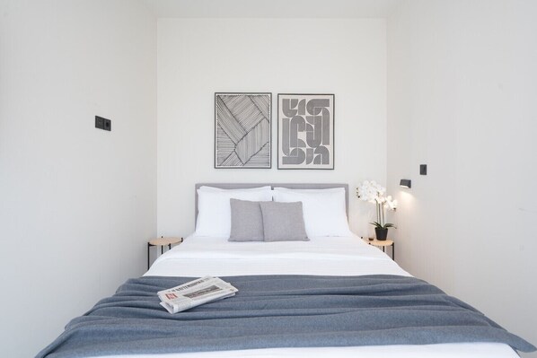 Silitysrauta/-lauta, ilmainen Wi-Fi, vuodevaatteet