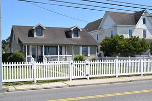 Exterior - Martha's Vista- Waterfront w/ Kayaks & Fenced in Yard. (Chincoteague)