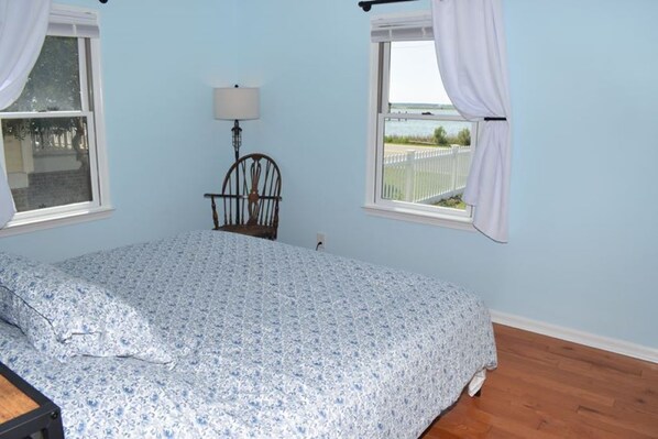WiFi, bed sheets