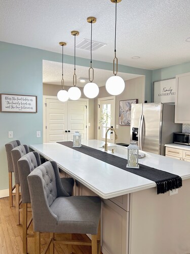 Spacious 5BR Home Ideal for Families, Groups, or Work-related Stays in Live Oak