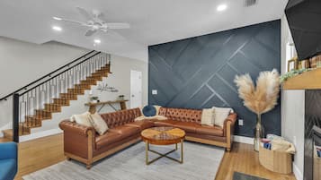 Smart TV, fireplace, books, stereo