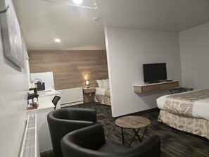 Suite familiar, 2 camas Queen size, cocineta | Ropa de cama hipoalergénica y camas con efecto memoria