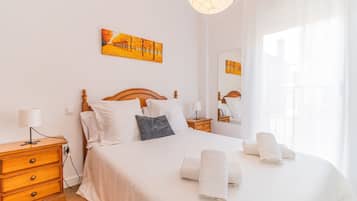 3 dormitorios, escritorio, tabla de planchar con plancha y wifi