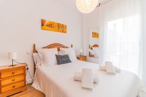 2 bedrooms, desk, iron/ironing board, WiFi - Pyrenees Escape  with Terrace & BBQ (Sabiñánigo)