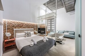 1 bedroom, desk, iron/ironing board, WiFi
