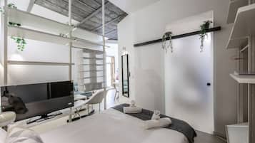 1 slaapkamer, een bureau, een strijkplank/strijkijzer, wifi