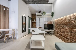 1 bedroom, desk, iron/ironing board, WiFi