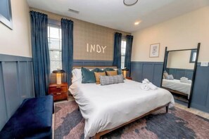 5 bedrooms, in-room safe, desk, iron/ironing board - Private Cinema + Cowboy Pool, Putt Putt, Arcade (Indianapolis)