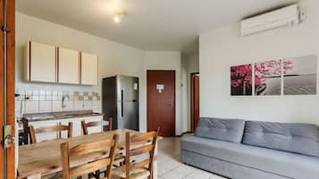 Basic Apartment | Living area