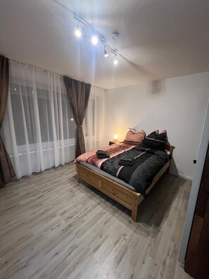 WiFi, bed sheets