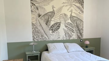 3 bedrooms, iron/ironing board, WiFi, bed sheets