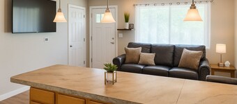 Applewood Charming Two Bedroom Big Fenced Yard