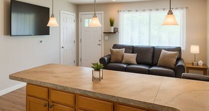 Applewood Charming Two Bedroom Big Fenced Yard