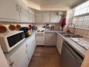 Fridge, microwave, oven, stovetop - CSU Campus getaway Fort Collins (Fort Collins)