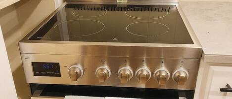 Frigorífic, microones, forn i placa de cuina