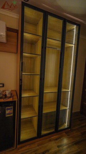 Basic Triple Room | Living area