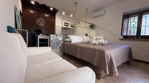 1 bedroom, in-room safe, free WiFi, bed sheets