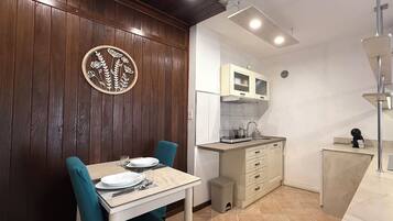 Réfrigérateur, plaque de cuisson, cafetiÚre/bouilloire