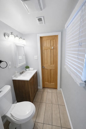 Bathroom - Quiet Cozy Downtown Cheyenne (Cheyenne)
