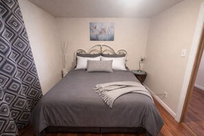 1 bedroom, WiFi, bed sheets - Quiet Cozy Downtown Cheyenne (Cheyenne)