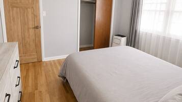 2 bedrooms, iron/ironing board, WiFi, bed sheets