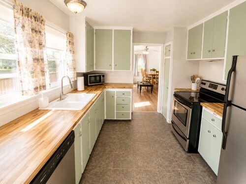 Spacious Duplex that is pet friendly