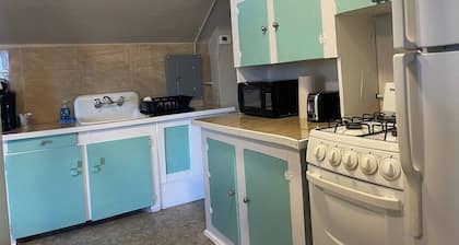 Spacious Loft near Downtown with kitchen & office