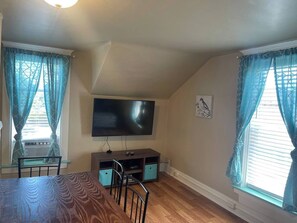 Dining - Spacious Loft near Downtown with kitchen & office (Cheyenne)