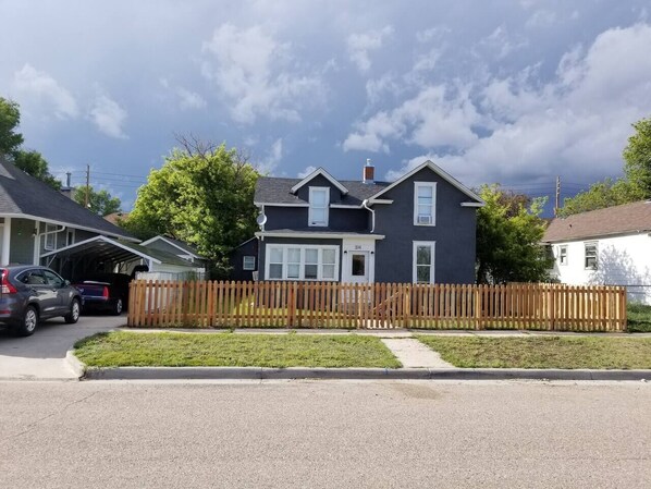 Exterior - Spacious Loft near Downtown with kitchen & office (Cheyenne)