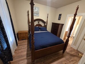 2 bedrooms, WiFi, bed sheets - Downtown Cheyenne Duplex (Cheyenne)