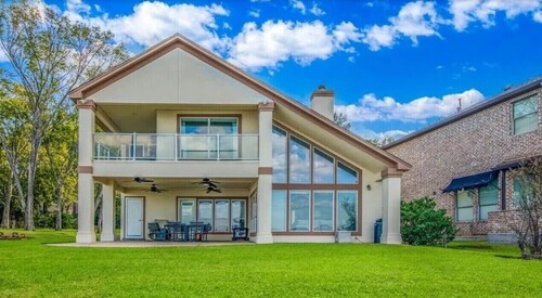 Waterfront 5BR/5.5BA Home w/ 2 Docks and Private pool and spa