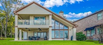 New Private Pool Waterfront 5BR/5.5BA Home w/ 2 Docks