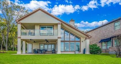 Waterfront 5BR/5.5BA Home w/ 2 Docks and Private pool and spa