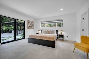6 bedrooms, WiFi, bed sheets