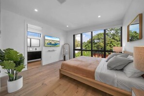 6 bedrooms, WiFi, bed sheets