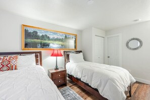 4 dormitoris, planxa i posts de planxar, un bressol de viatge i wifi 