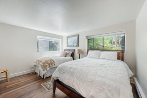 4 dormitorios, tabla de planchar con plancha, cuna de viaje y wifi