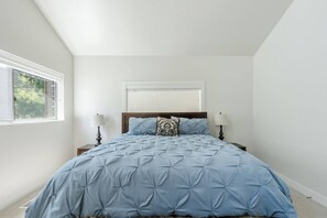 4 bedrooms, iron/ironing board, travel cot, WiFi