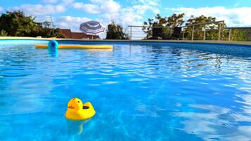 Alberca al aire libre y alberca climatizada