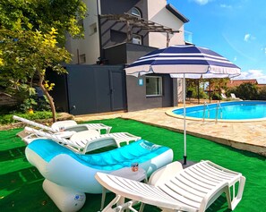 Piscine extérieure, piscine chauffée