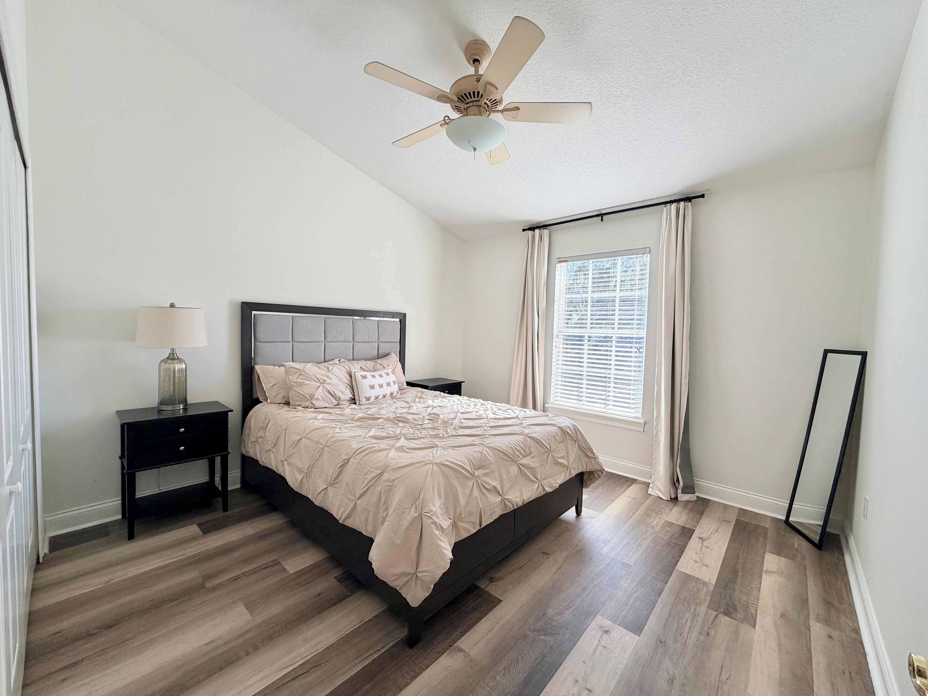 6 bedrooms, iron/ironing board, travel cot, free WiFi