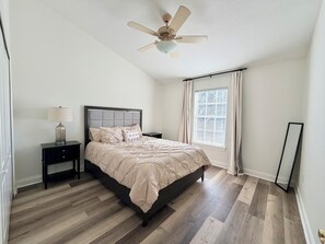 6 chambres, fer et planche à repasser, lit parapluie, Wi-Fi gratuit