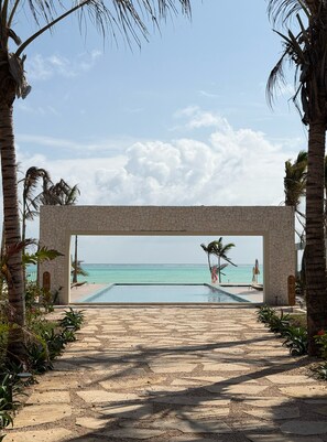 3 piscinas al aire libre, sombrillas, tumbonas