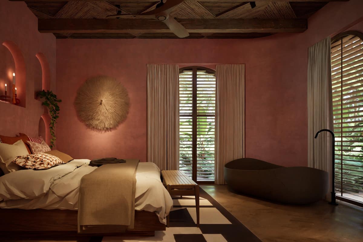 Honeymoon Suite, Garden View | Minibar, in-room safe, desk, laptop workspace