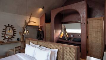 Minibar, una cassaforte in camera, una scrivania, postazione laptop