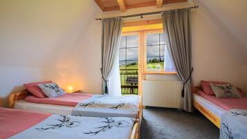 3 bedrooms, iron/ironing board, WiFi, bed sheets