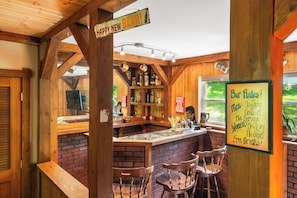Bar (on property) - Hideaway / Hot Tub / Sunna / Lake / Kayaks / Pool / Game Room / Cold Plunge (Pocono Mountain Lake Estates)